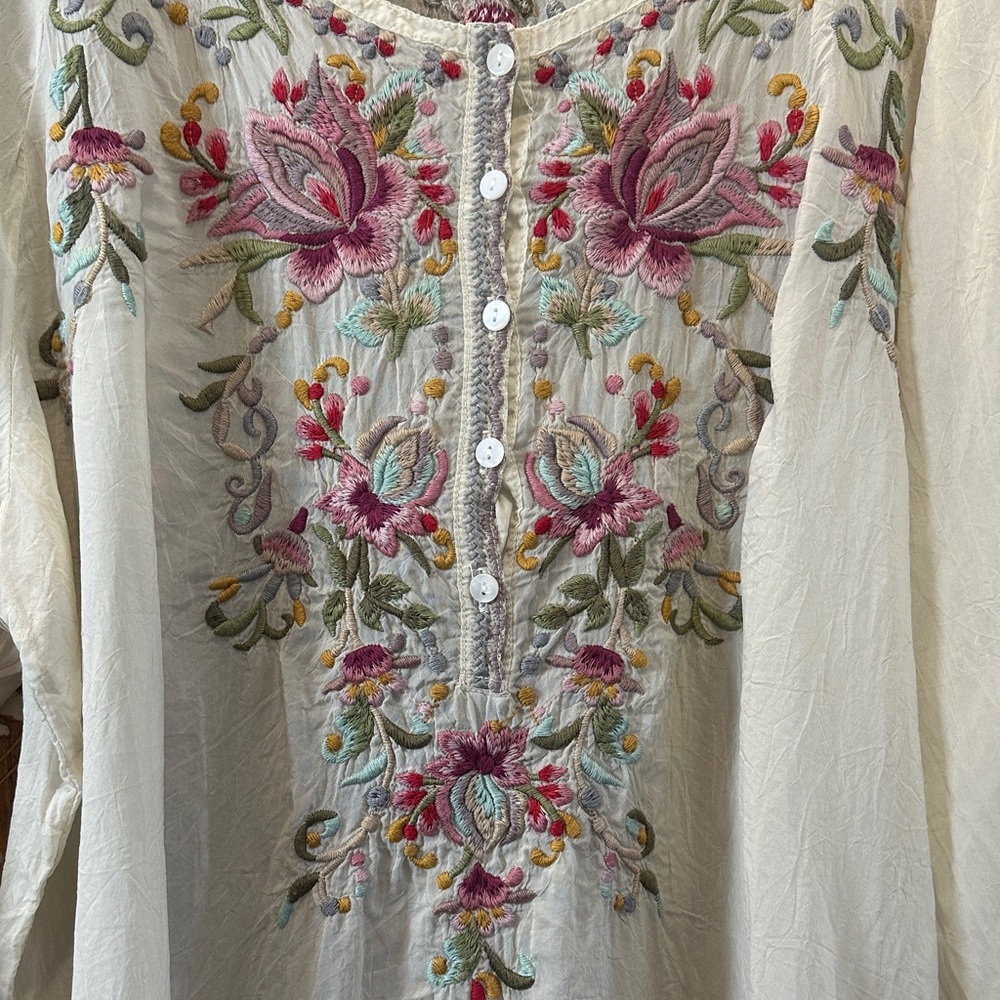 Embroidered Floral Cream Top - Picture 3 of 9